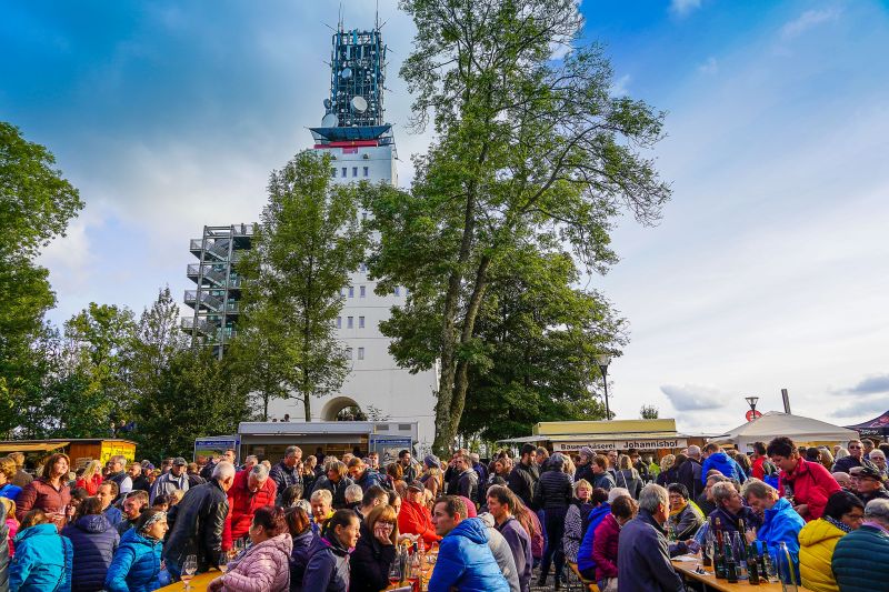 Mehr über den Artikel erfahren Wein- und Käsemarkt auf dem Schaumberg